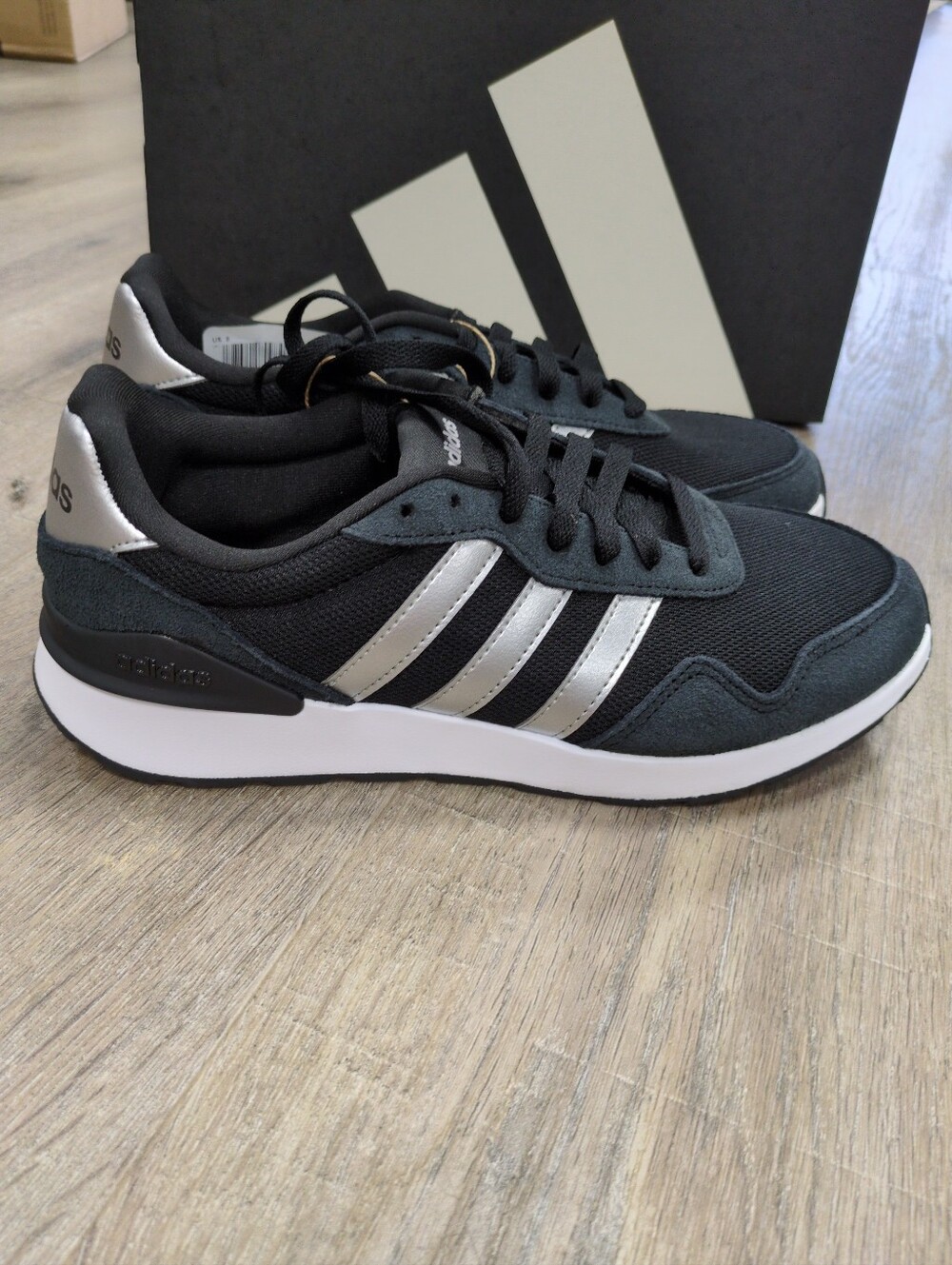 NIB Adidas Run 60s 4.0 Retro Running Shoes Womens Sz 8 Black Silver
